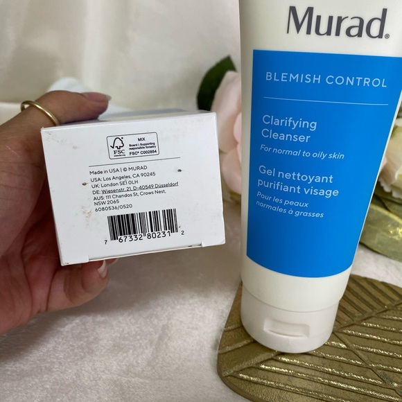 Murad Clarifying Cleanser -FOR NORMAL TO OILY SKIN.
6.75 fl oz - Picture 4 of 5